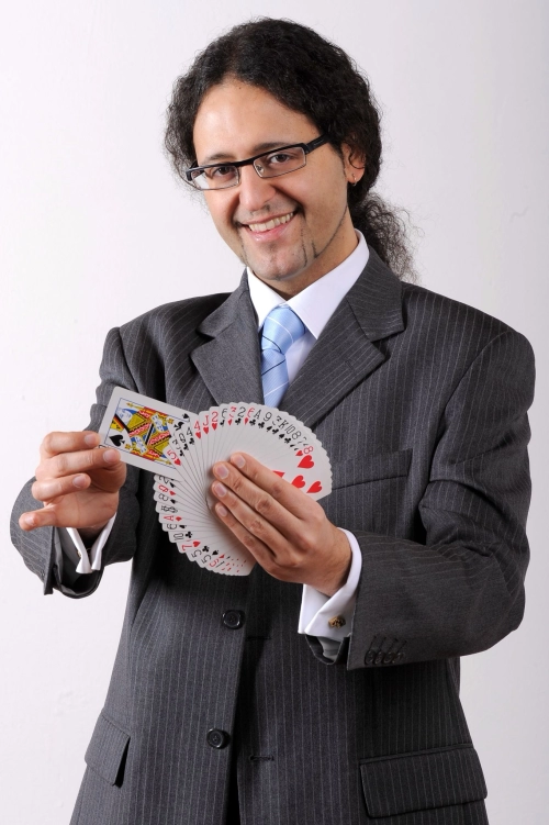 Gabriele Mago Gentile, il miglior mago in Italia: un viaggio tra i grandi maestri dell'illusionismo