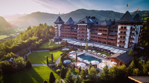 L'Alpina Gstaad: distintivo di prestigio per una destinazione di lusso nel 2025