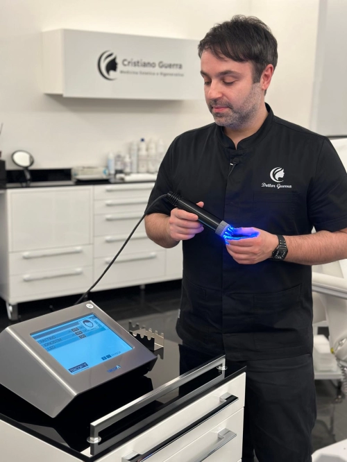 La verità sull’alopecia androgenetica: il Dottor Cristiano Guerra e la nuova strategia per proteggere i capelli nel tempo