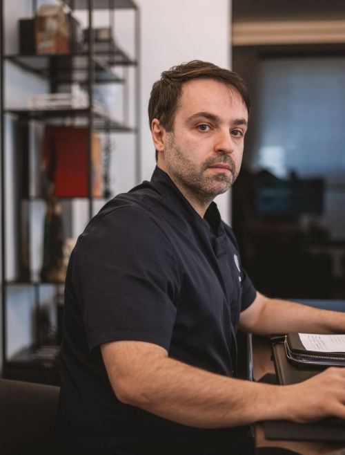 Il cibo che fa bene ai capelli: il Dottor Cristiano Guerra tra mito e scienza della tricologia